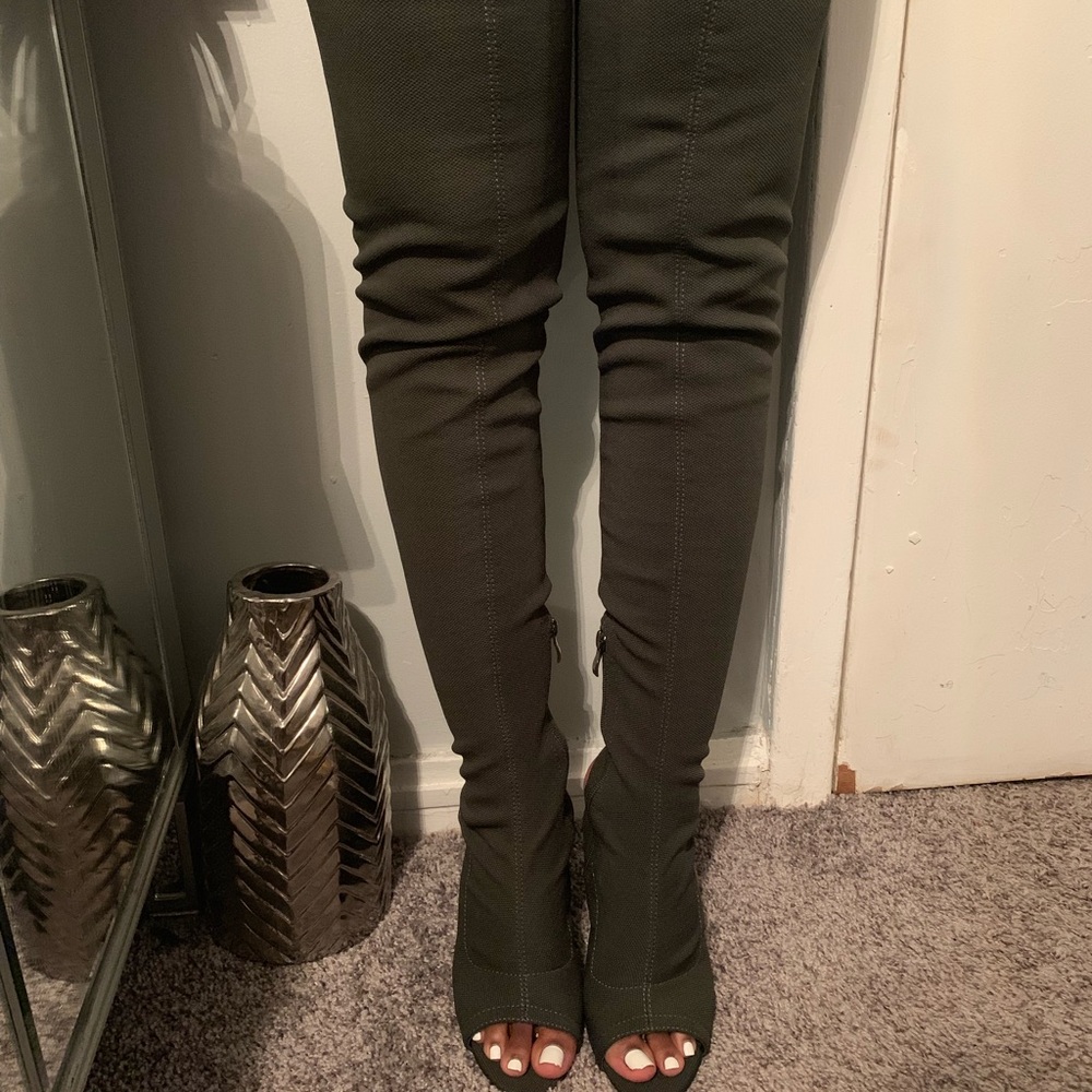 Green boots - Picture 2 of 4